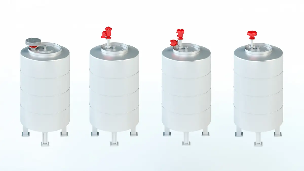 Freistehende Alkohol-Lagertanks, ausgestattet mit PROTEGO®-Armaturen zur Entlüftung und Explosionsverhütung.